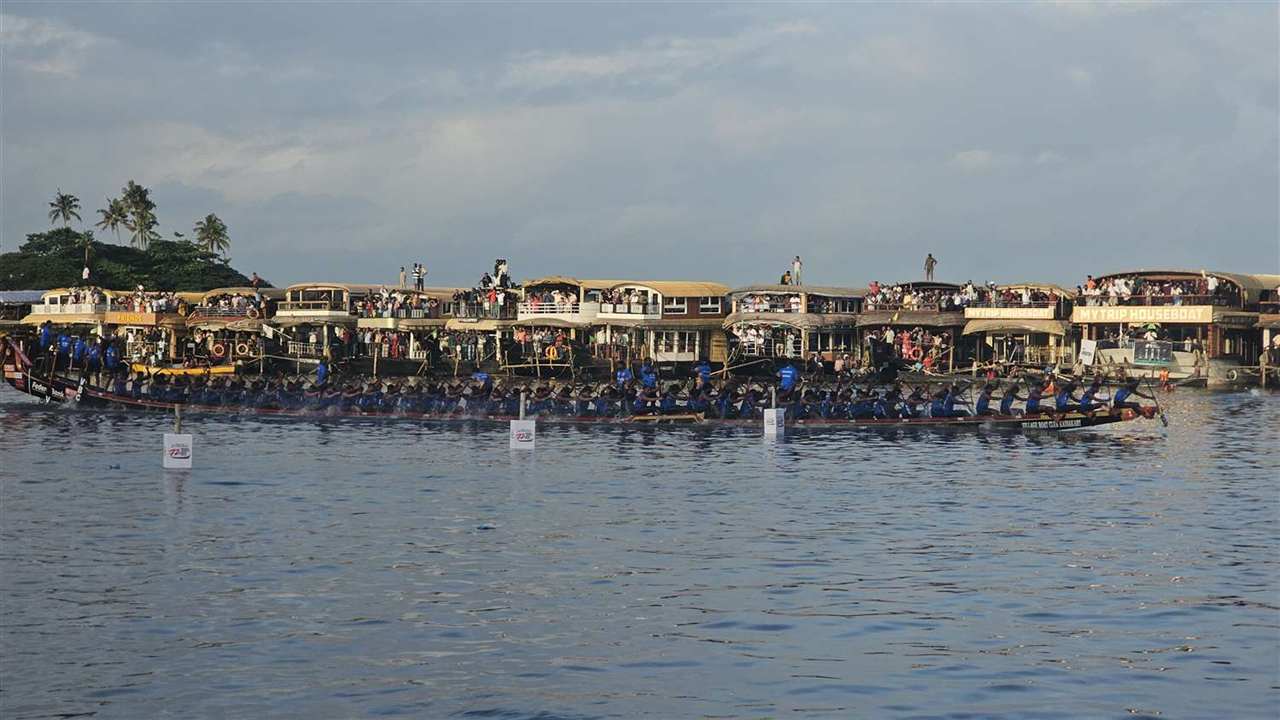 Snake boats racing on Punnamada Lake